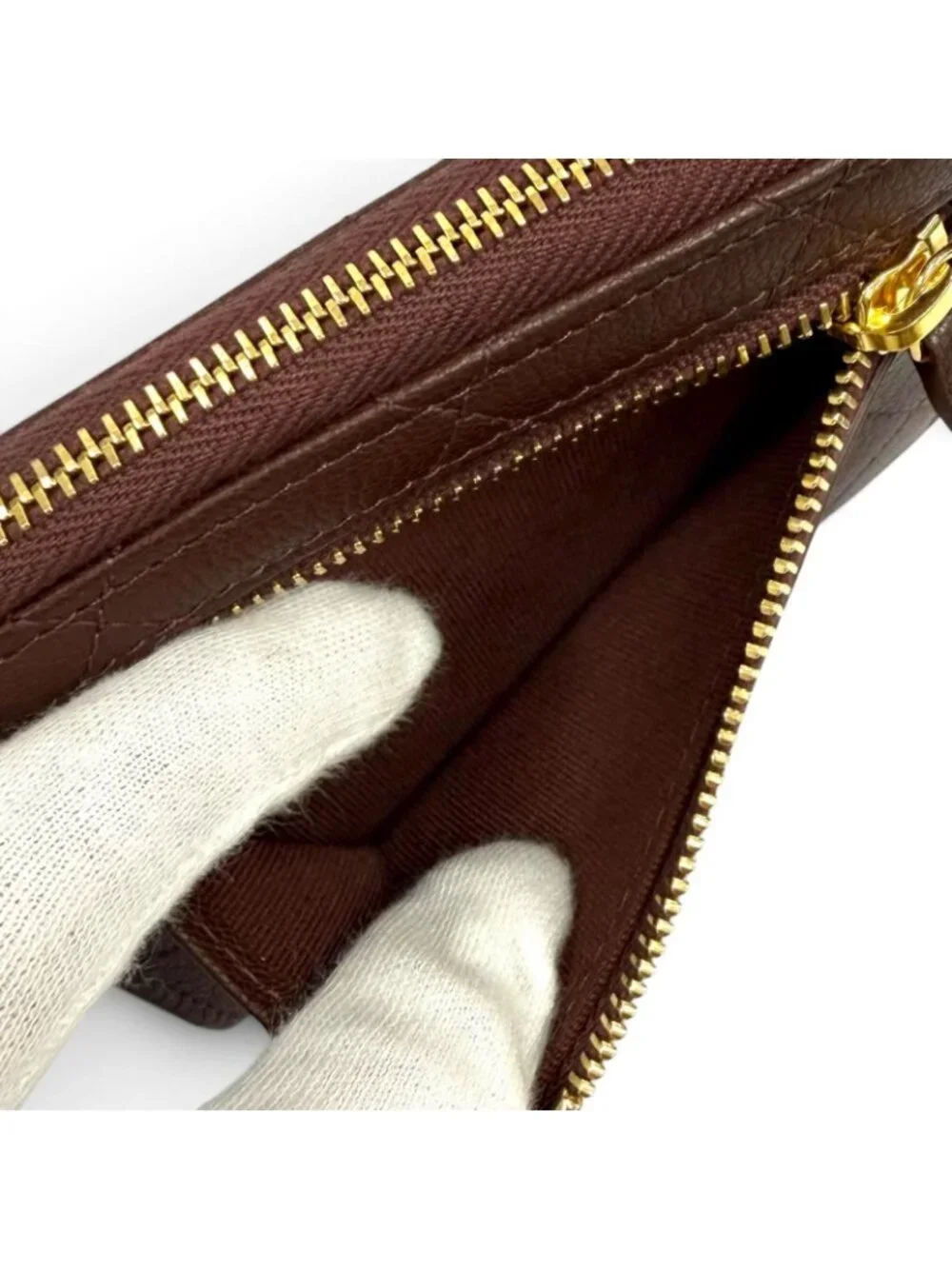 Chanel CC Logo Round Zip Grained Goatskin Compact Wallet Bifold